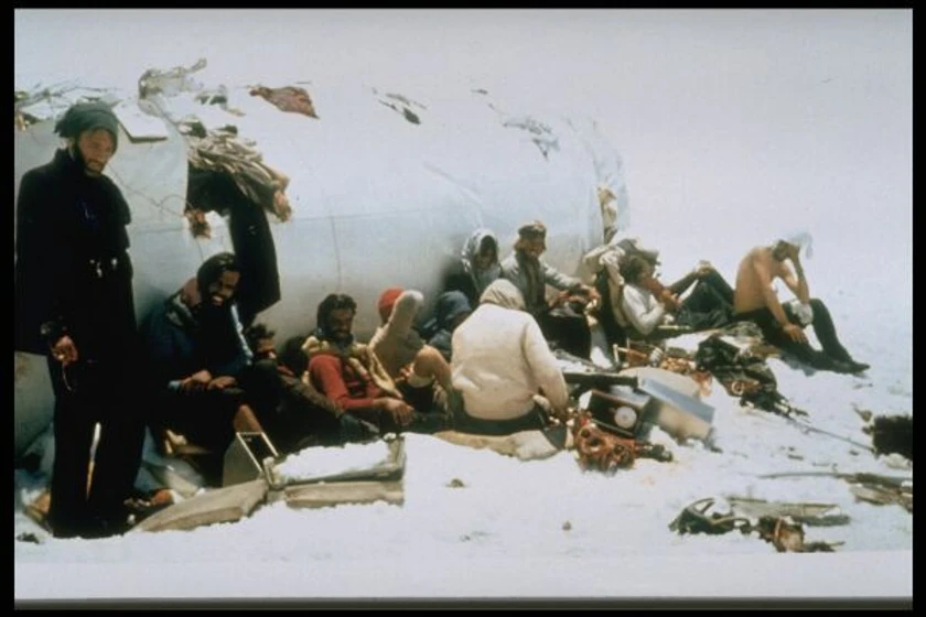Imagen de naufragos-vengo-de-un-avion-que-cayo-en-las-montanas
