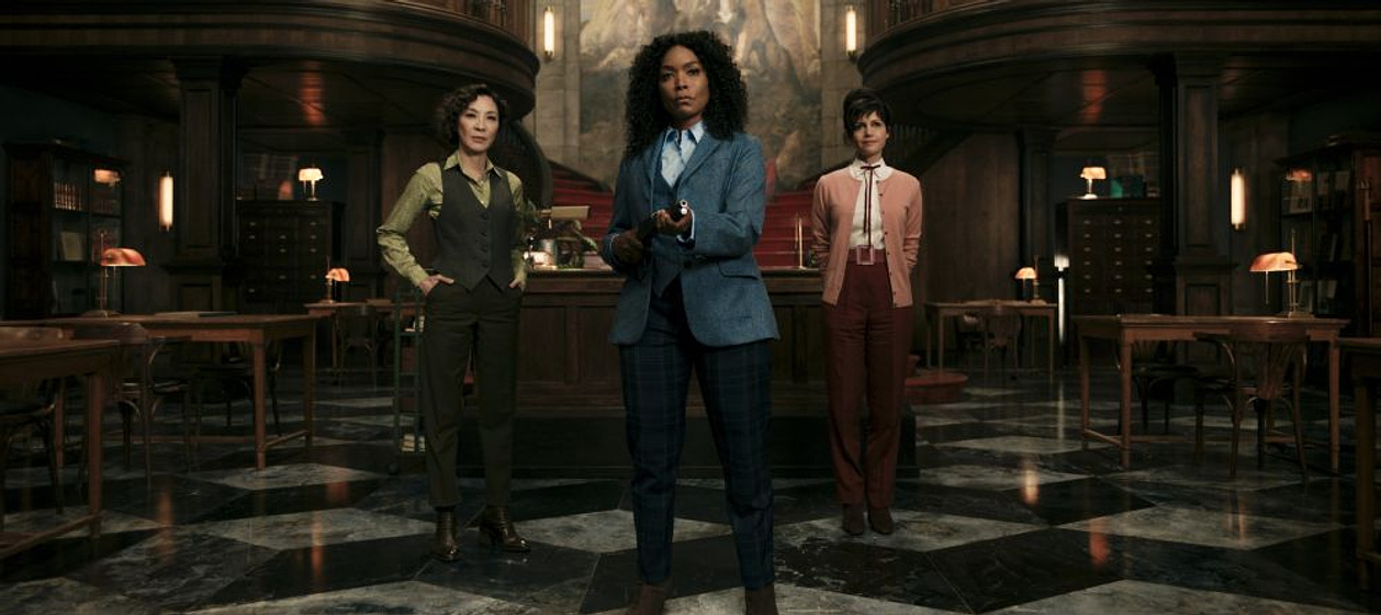 Angela Bassett, Carla Gugino y Michelle Yeoh en Cóctel Explosivo