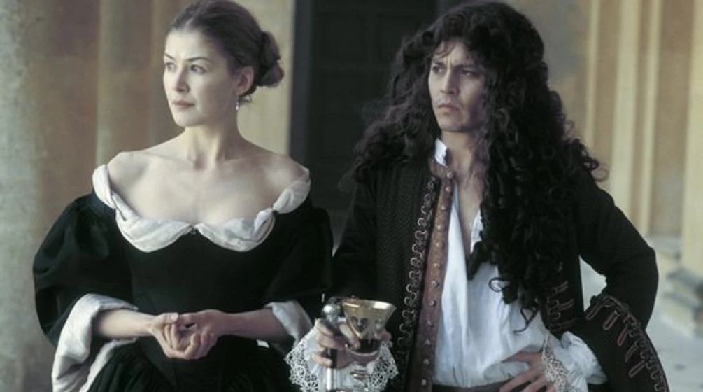 Johnny Depp y Rosamund Pike en the-libertine