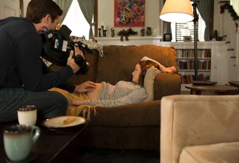 Allison Miller y Zach Gilford en el-heredero-del-diablo