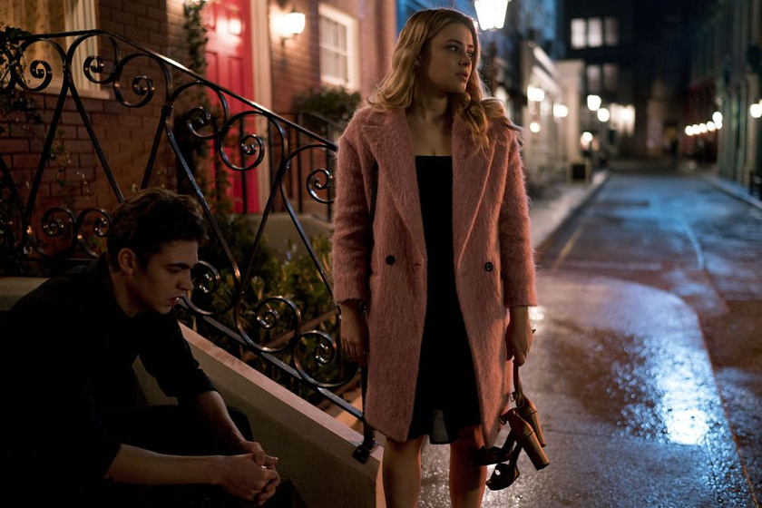 Josephine Langford y Hero Fiennes Tiffin en After. Amor Infinito