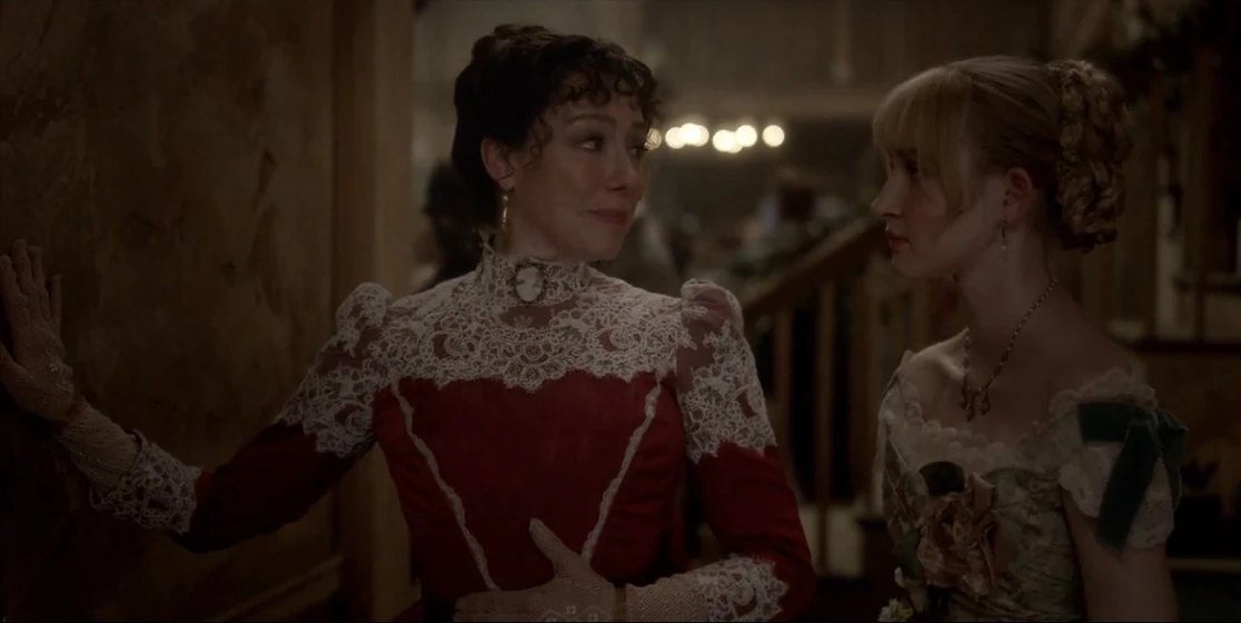 Molly Parker y Lily Keene en deadwood-la-pelicula