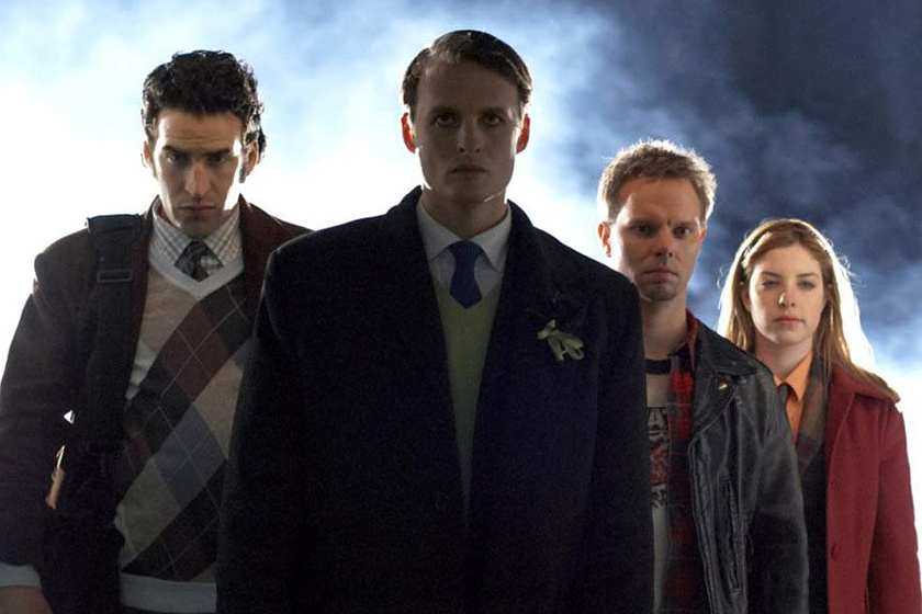 Greg Bryk, Maggie Castle, Dax Ravina y Shayne Wyler en weirdsville