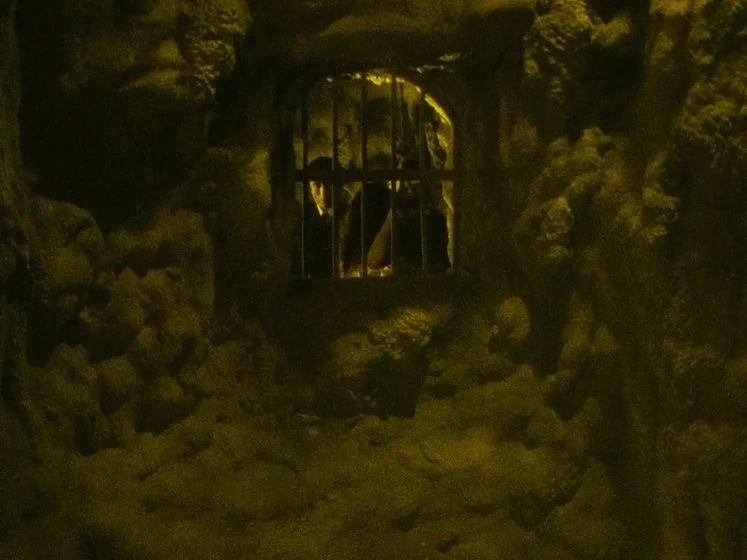 Imagen de female-prisoner-scorpion-death-threat