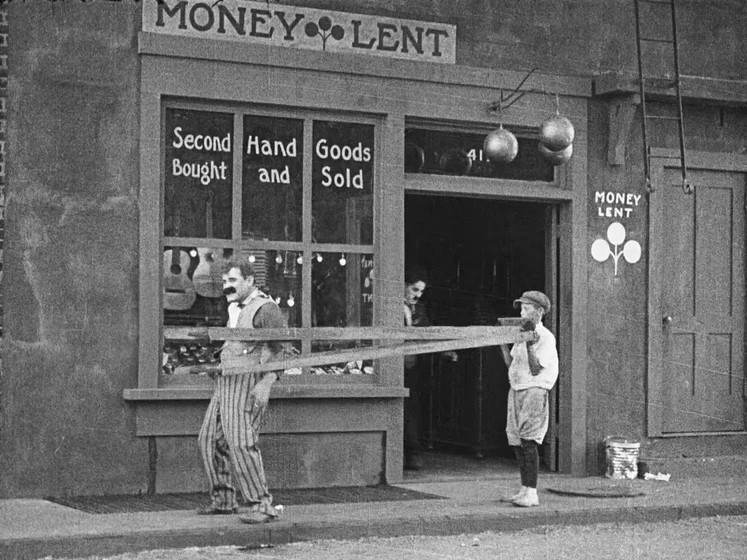 Charles Chaplin en charlot-prestamista