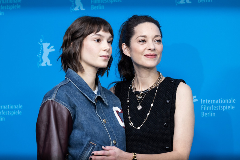 Marion Cotillard y Clara Pacini en The Ice Tower (Berlinale. Febrero 2025)
