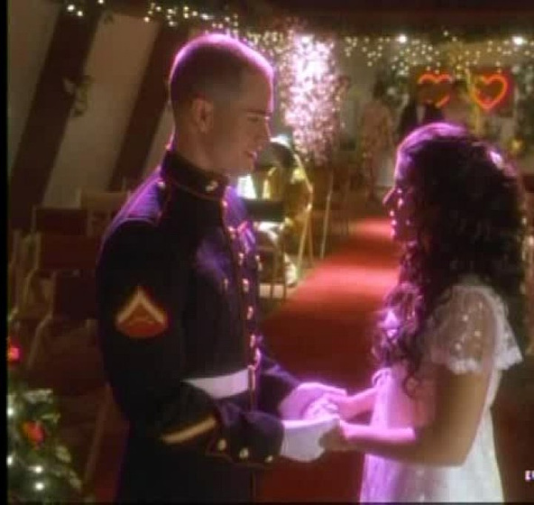 Marisol Nichols y Mark-Paul Gosselaar en La Princesa y el Marine