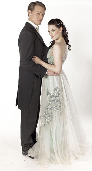Katie McGrath y Sam Heughan en La Princesa de Castlebury Hall