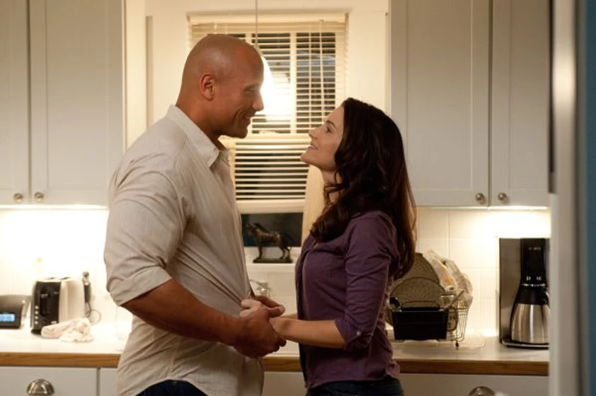 Dwayne Johnson y Kristin Davis en viaje-al-centro-de-la-tierra-2-la-isla-misteriosa