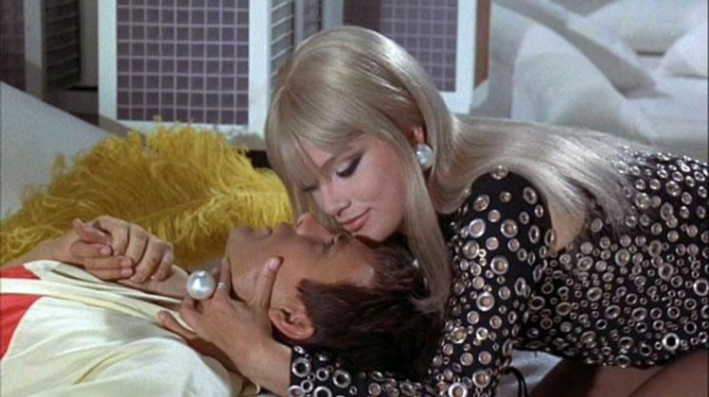 John Phillip Law y Marisa Mell en Diabolik