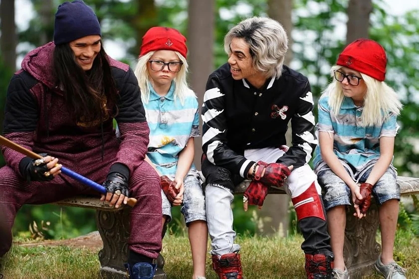 Cameron Boyce, Booboo Stewart, Luke Roessler y Christian Convery en los-descendientes-3