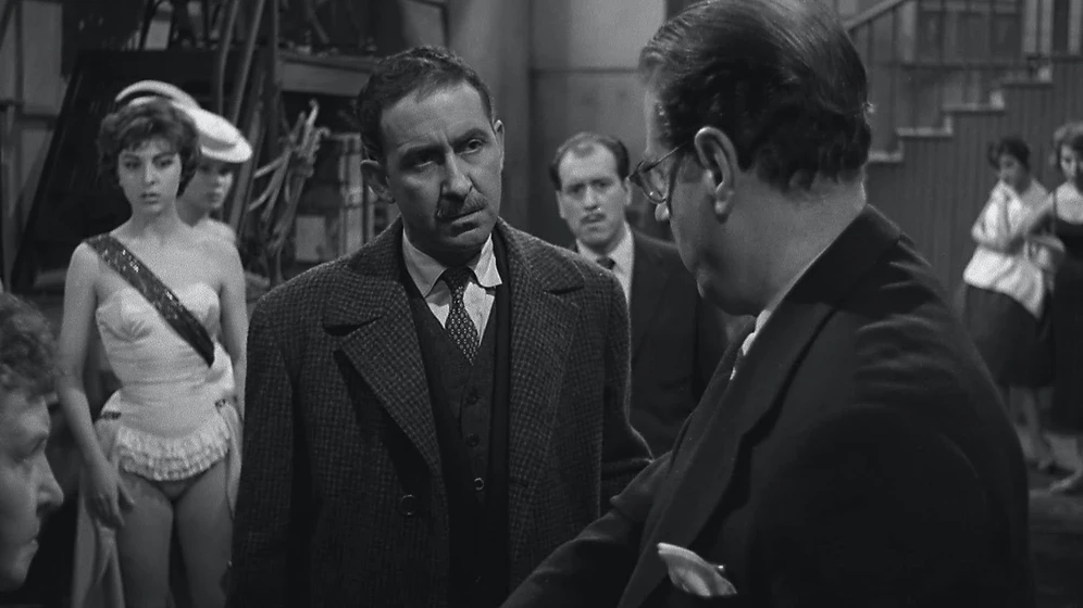 José Luis López Vázquez, Luis Prendes, Félix Dafauce y María Luisa Merlo en de-espaldas-a-la-puerta
