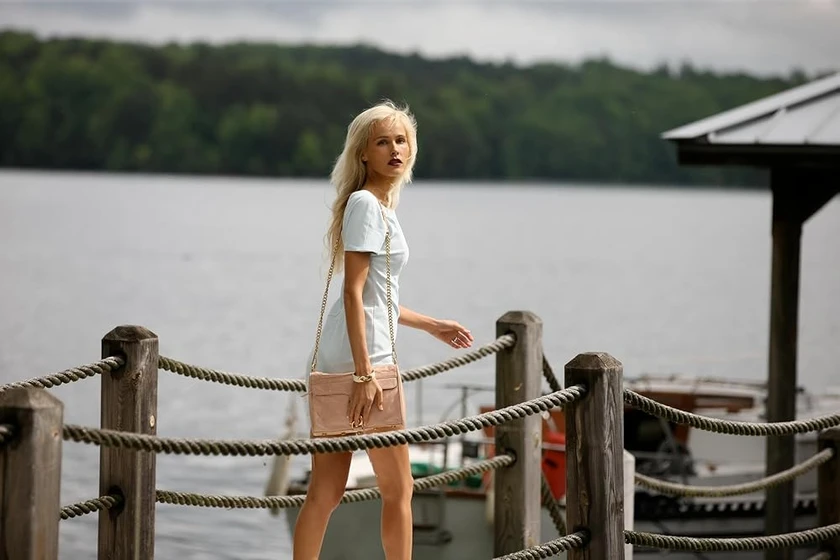 Isabel Lucas en ten-cuidado-con-lo-que-deseas