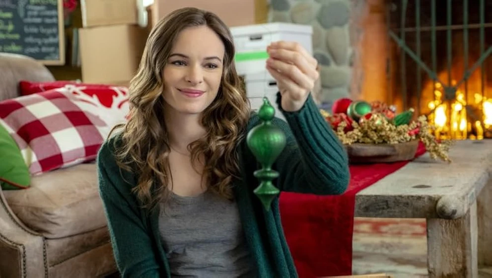Danielle Panabaker en la-alegria-de-la-navidad