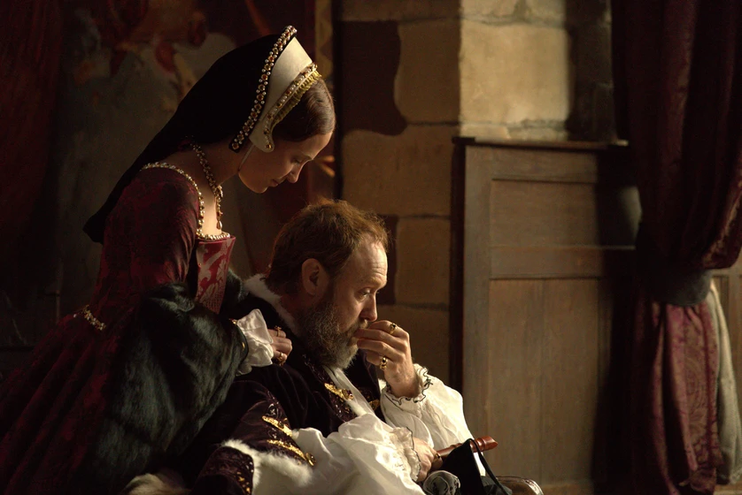 Jude Law y Alicia Vikander en la-ultima-reina-41407d26-0268-41d3-b545-192625553435
