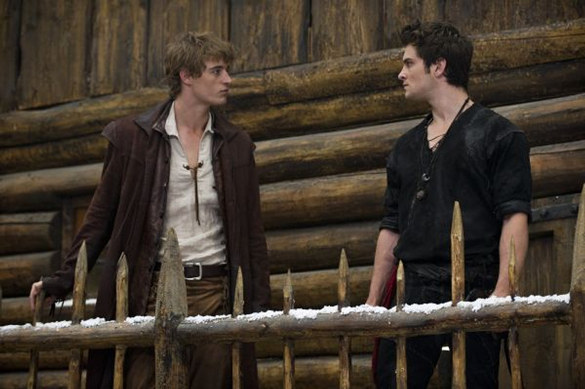 Max Irons en Caperucita roja