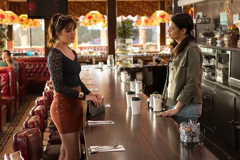 Amber Midthunder y Ellen Wroe en eres-mia