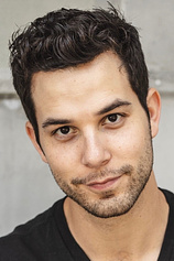 picture of actor Skylar Astin
