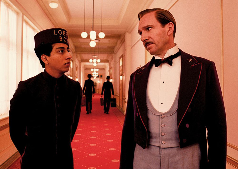 Ralph Fiennes y Tony Revolori en El Gran Hotel Budapest