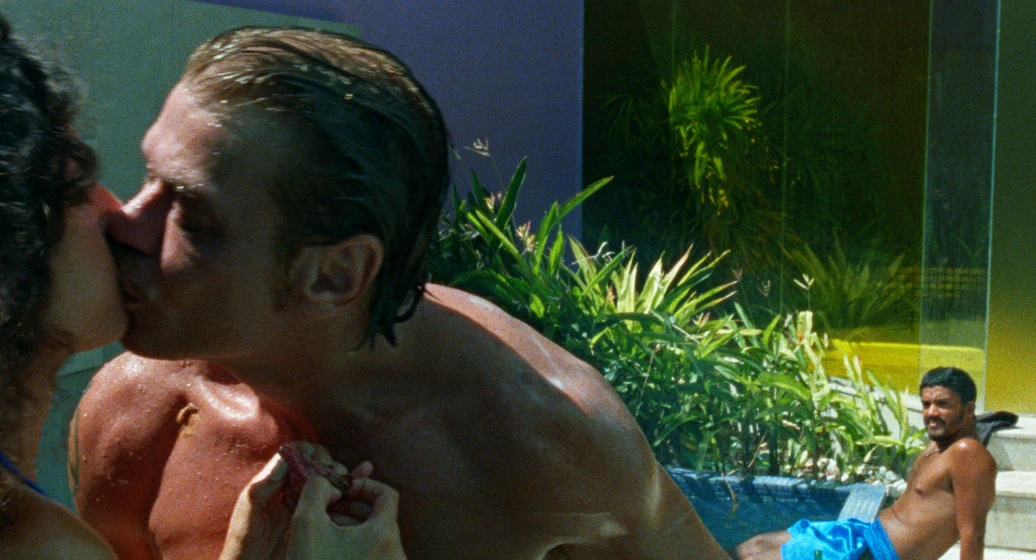 Iago Xavier en motel-destino