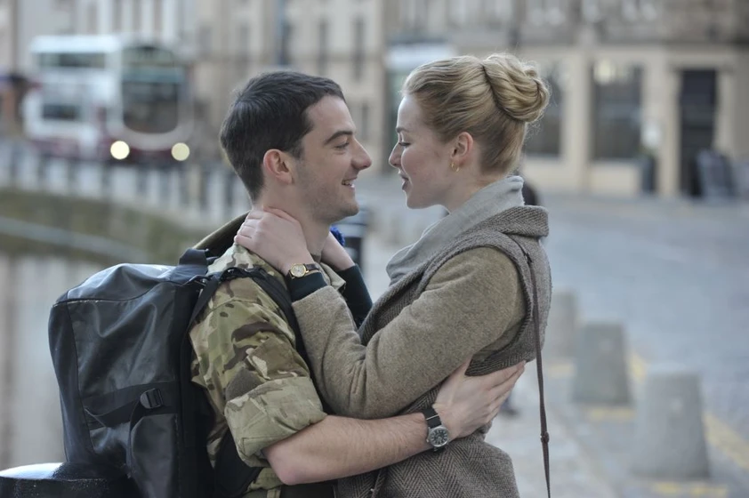 Freya Mavor y Kevin Guthrie en amanece-en-edimburgo