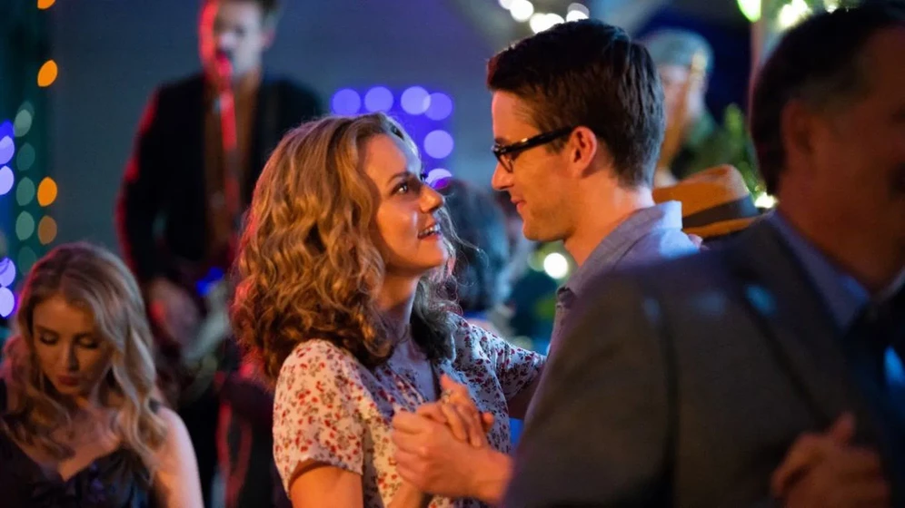 Hilarie Burton y Robert Buckley en navidad-por-contrato