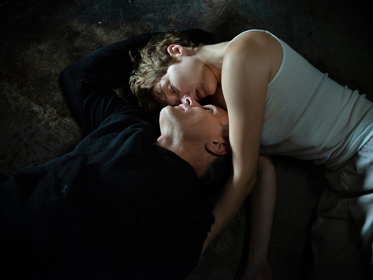 Viggo Mortensen y Léa Seydoux en Crímenes del Futuro