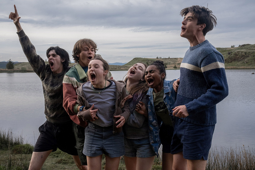 Earl Cave, Bella Ramsey, Ruby Stokes, Conrad Khan y Daniel Quinn-Toye en sunny-dancer