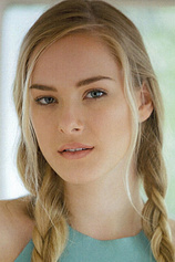 picture of actor Emma Bellomy