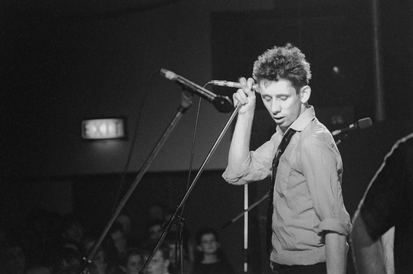 Imagen de crock-of-gold-bebiendo-con-shane-macgowan
