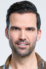 picture of actor Benjamin Ayres