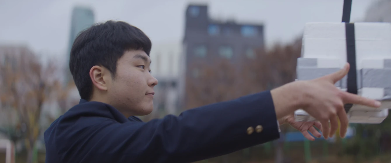 Kim Geon en the-accordion-door