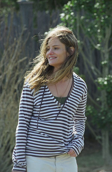 Jennifer Jason Leigh en Margot y la Boda