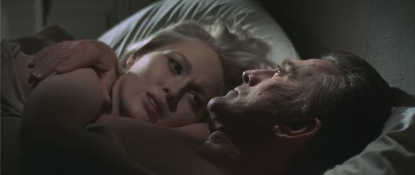 Faye Dunaway y Kirk Douglas en El Compromiso