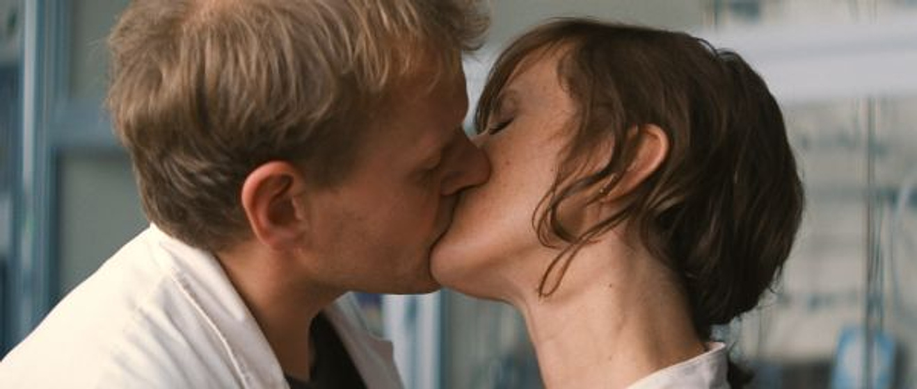 Devid Striesow y Sophie Rois en Three