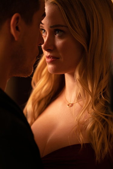 Virginia Gardner en Maravilloso Desastre
