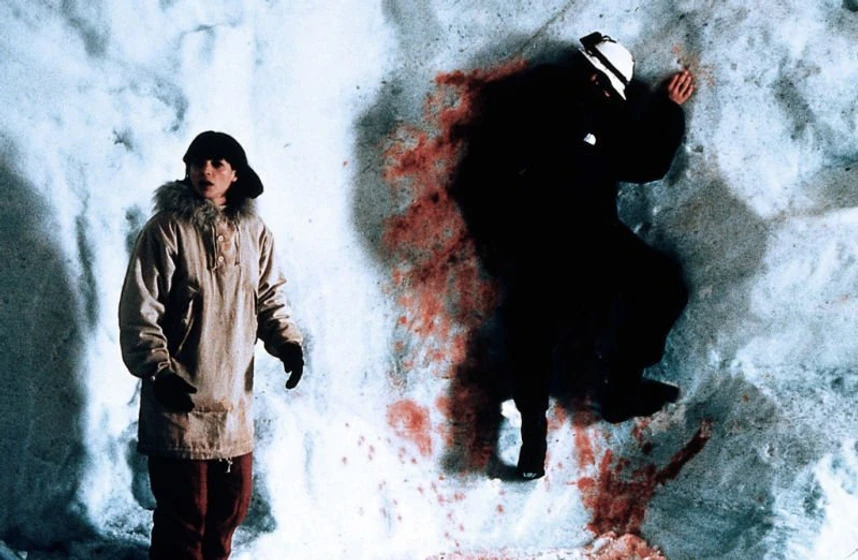 Julia Ormond en smila-misterio-en-la-nieve