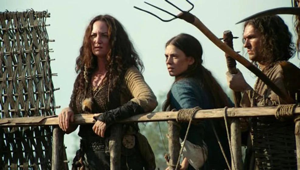 Hayley Atwell y Natalia Wörner en los-pilares-de-la-tierra