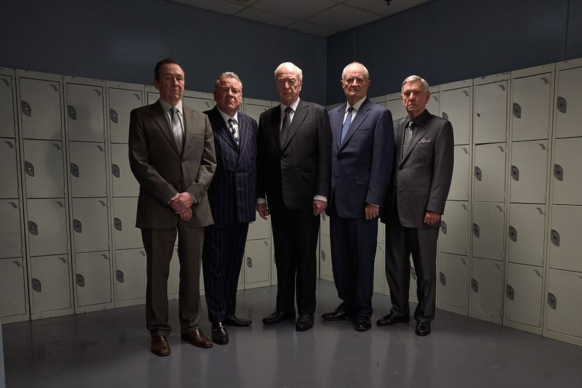 Michael Caine, Jim Broadbent, Ray Winstone, Tom Courtenay y Paul Whitehouse en Rey de ladrones