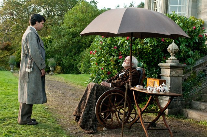 Jim Broadbent y Ben Whishaw en El Atlas de las nubes