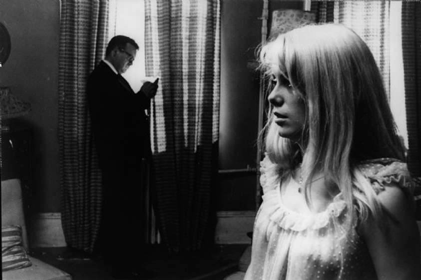 Catherine Deneuve y Patrick Wymark en Repulsión
