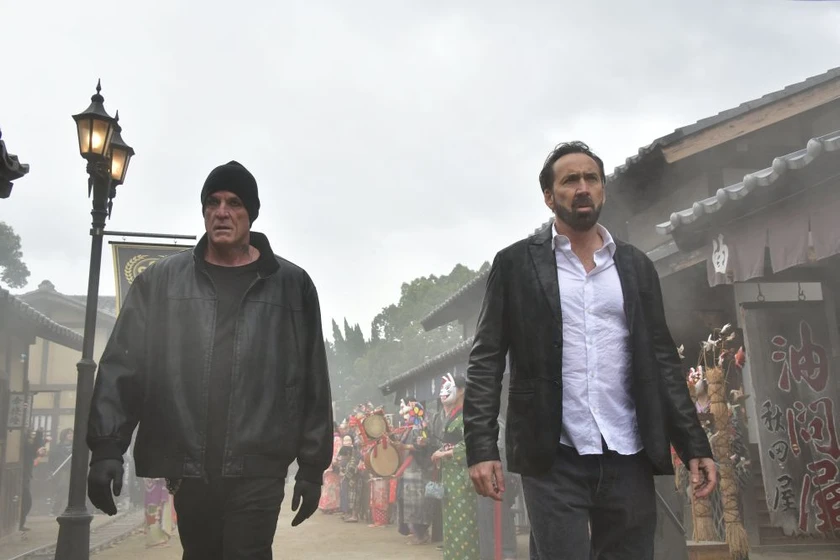 Nicolas Cage y Nick Cassavetes en prisioneros-de-ghostland