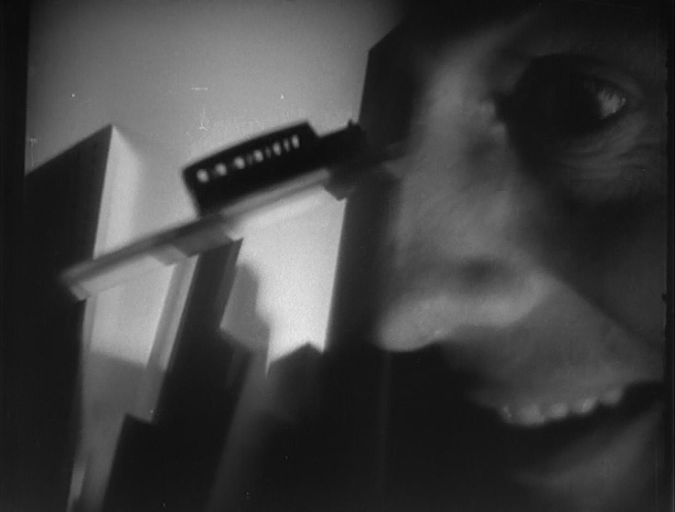 George Voya en The Life and Death of 9413, A Hollywood Extra