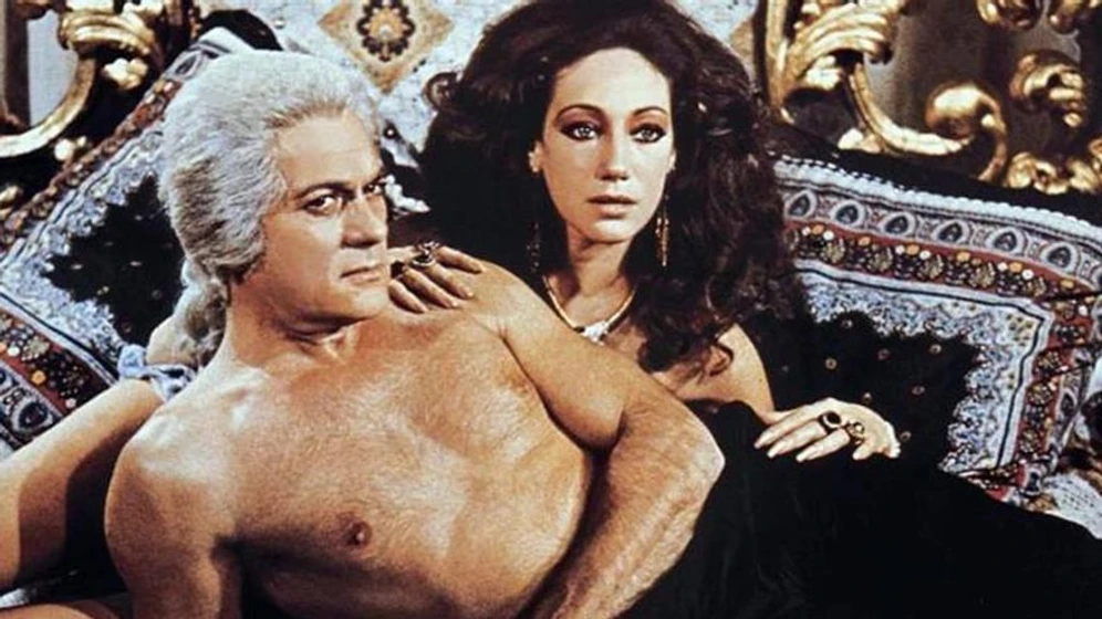 Marisa Berenson y Tony Curtis en casanova-y-compania