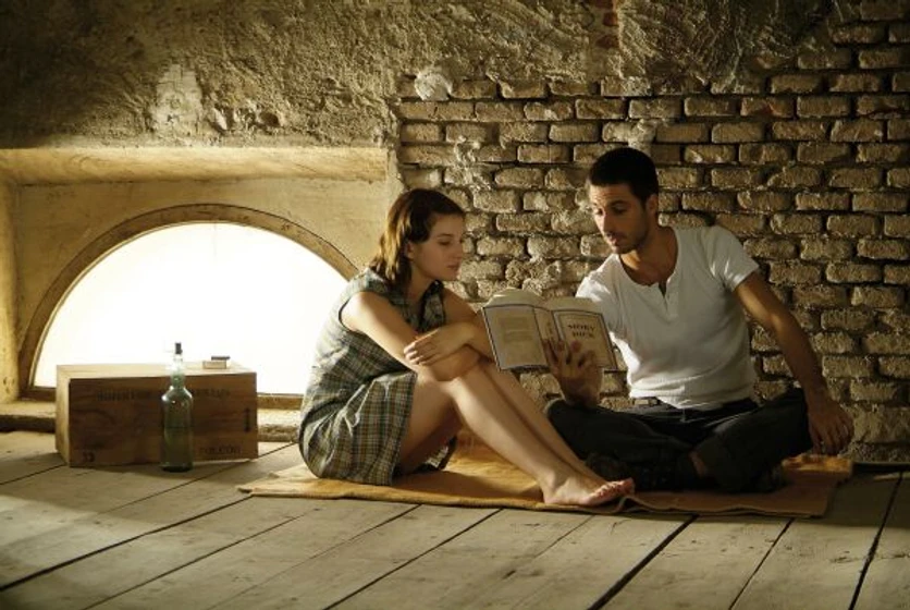 María Vázquez y Hugo Silva en el-hombre-de-arena