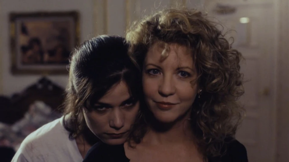 Nancy Allen y Linda Fiorentino en amenaza-peligrosa