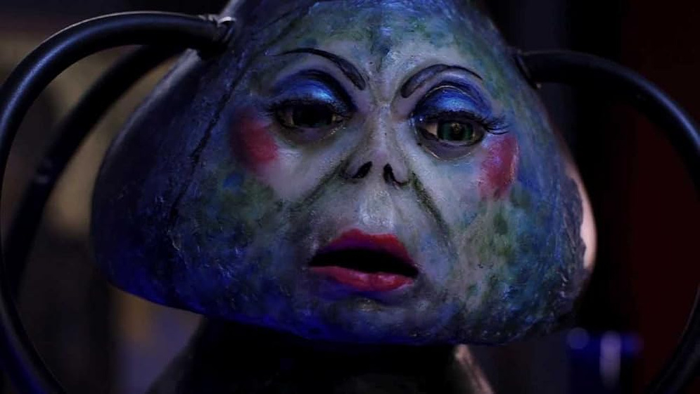 Michelle Mais en Evil Bong