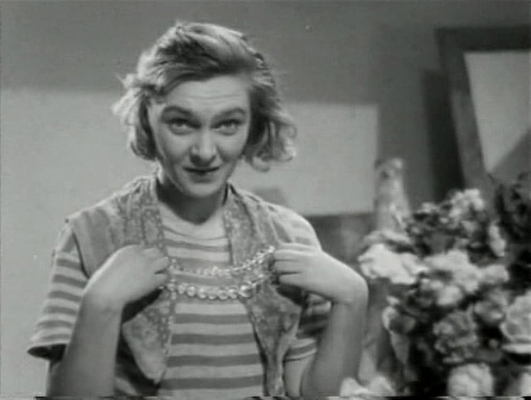 Yelena Kuzmina en al-borde-del-mar-azul-1936