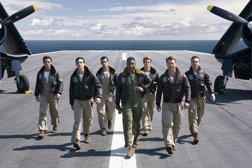 Joe Jonas, Daren Kagasoff, Glen Powell, Jonathan Majors, Spencer Neville y Nick Hargrove en Devotion. Una Historia de Héroes