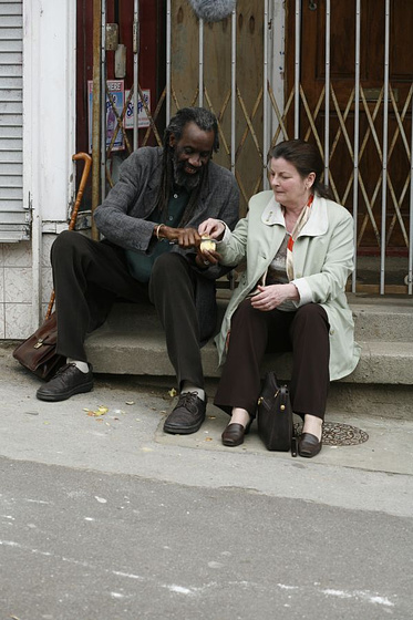 Brenda Blethyn y Sotigui Kouyaté en London River
